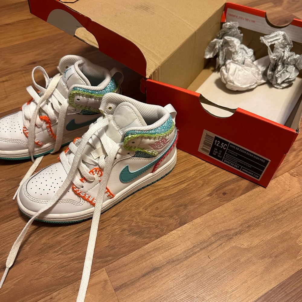Girls Nike shoes size 12c